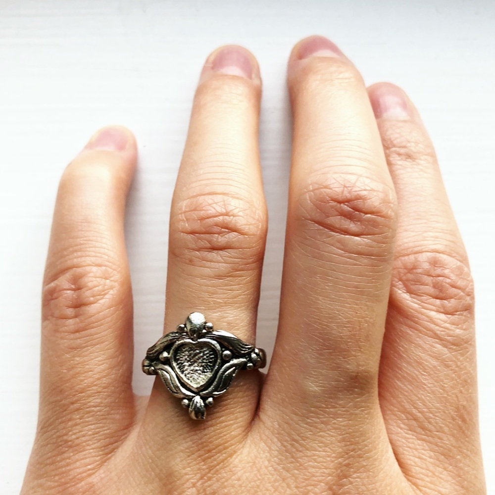 Vintage pewter Indian heart crown ring